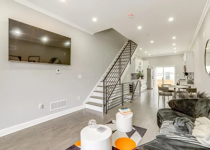 3 Mi To Center City Modern Gem With Rooftop Patio