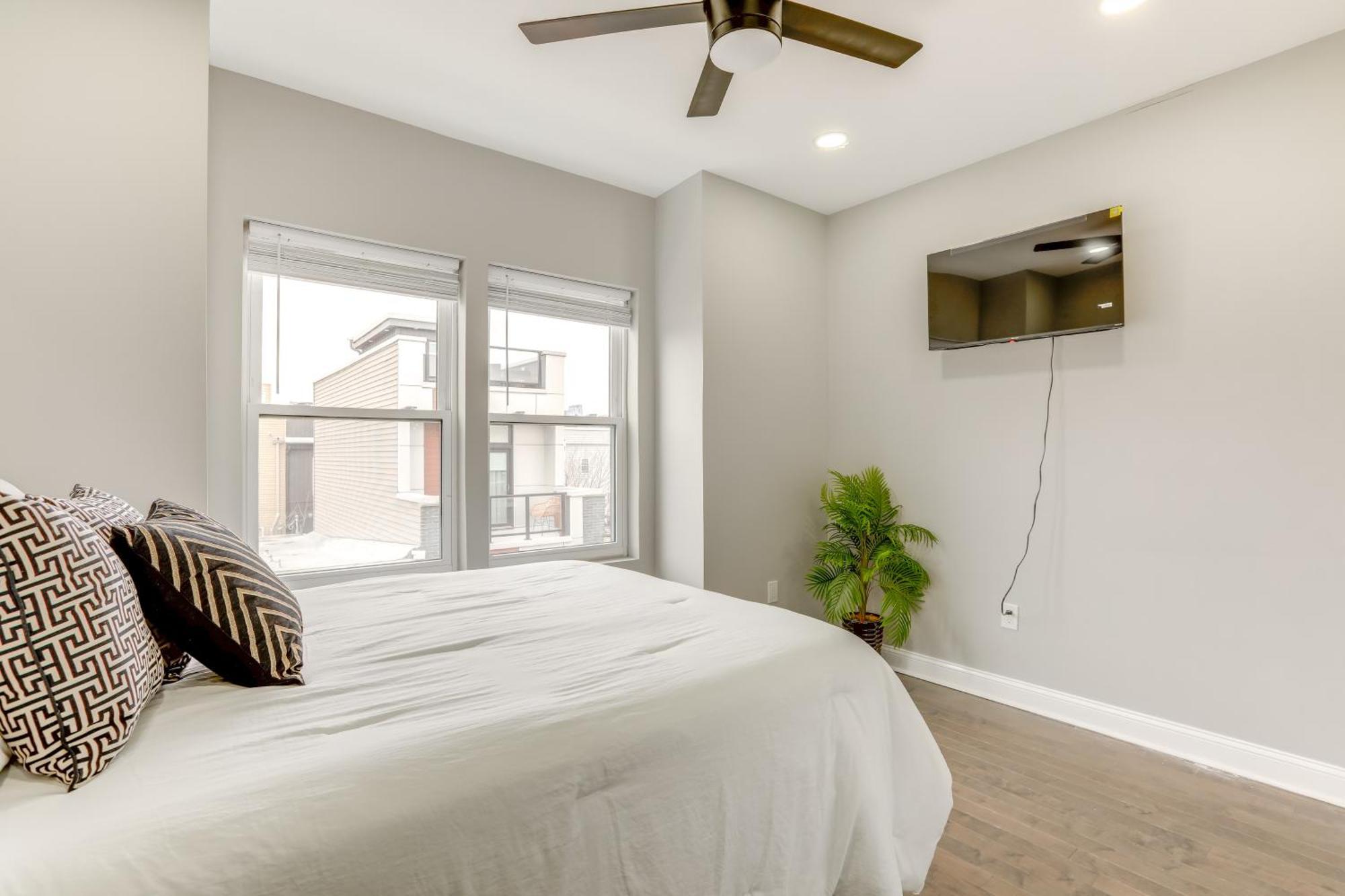 Holiday home 3 Mi To Center Modern Gem With Rooftop Patio