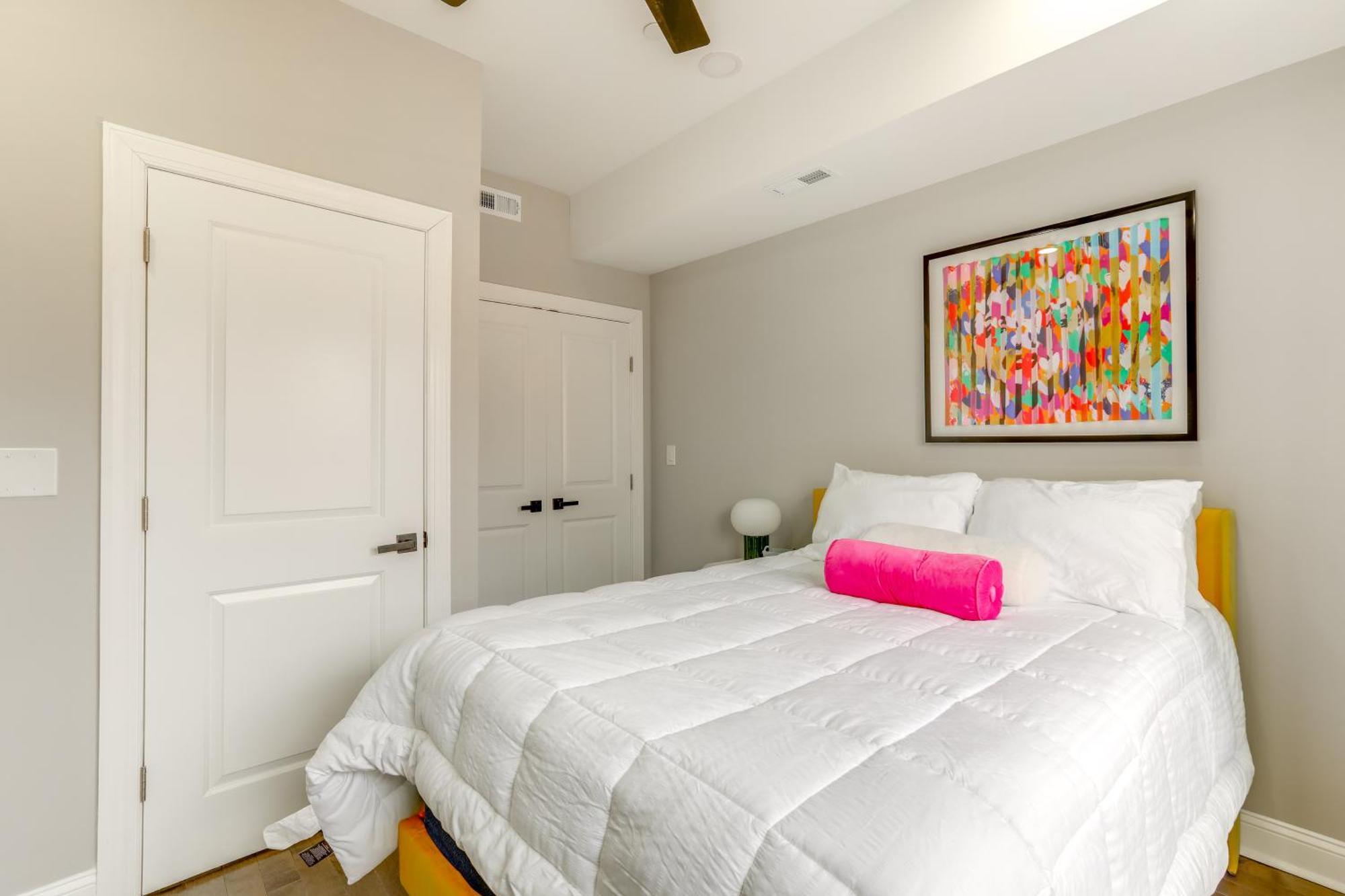 Holiday home 3 Mi To Center Modern Gem With Rooftop Patio *