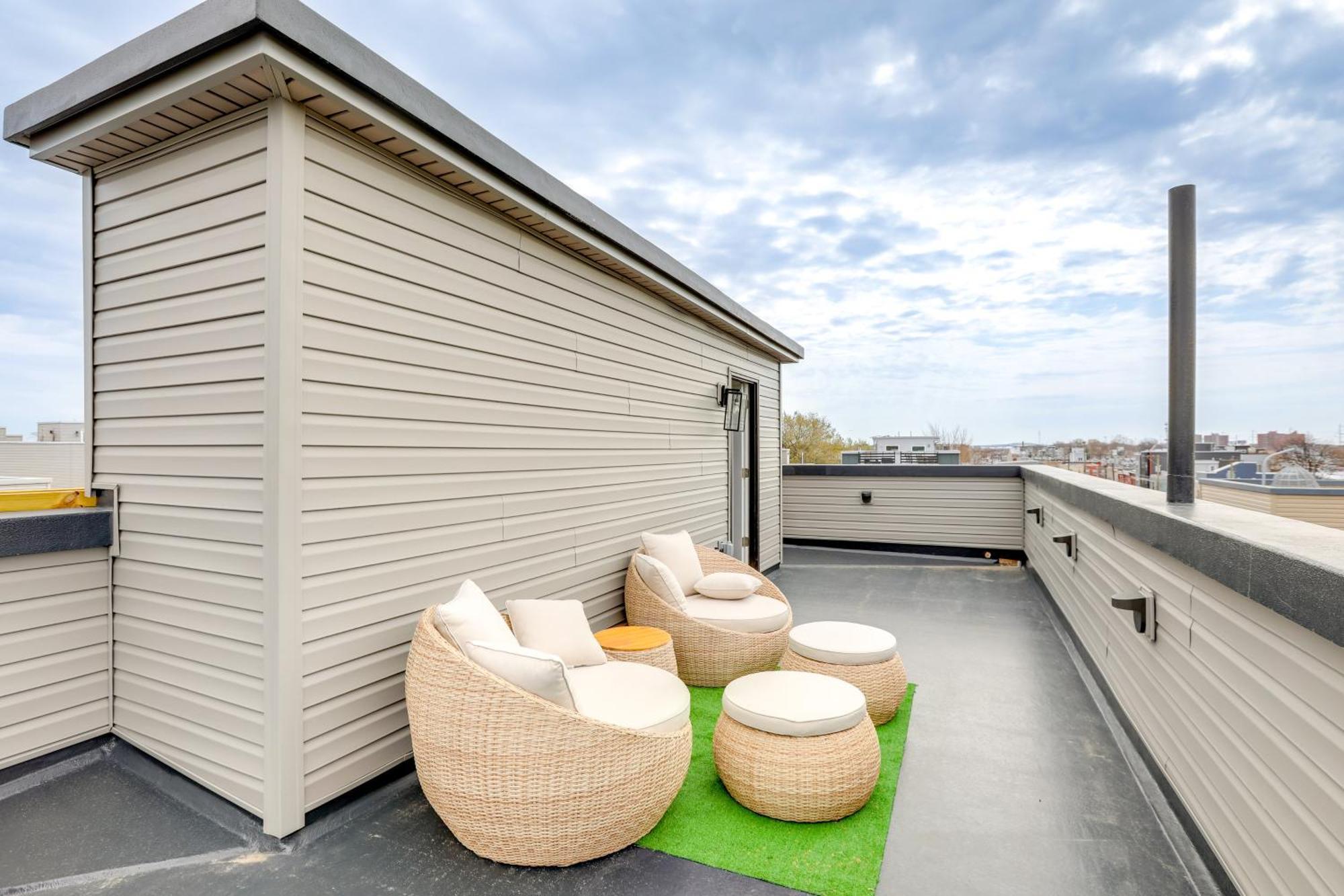 3 Mi To Center Modern Gem With Rooftop Patio