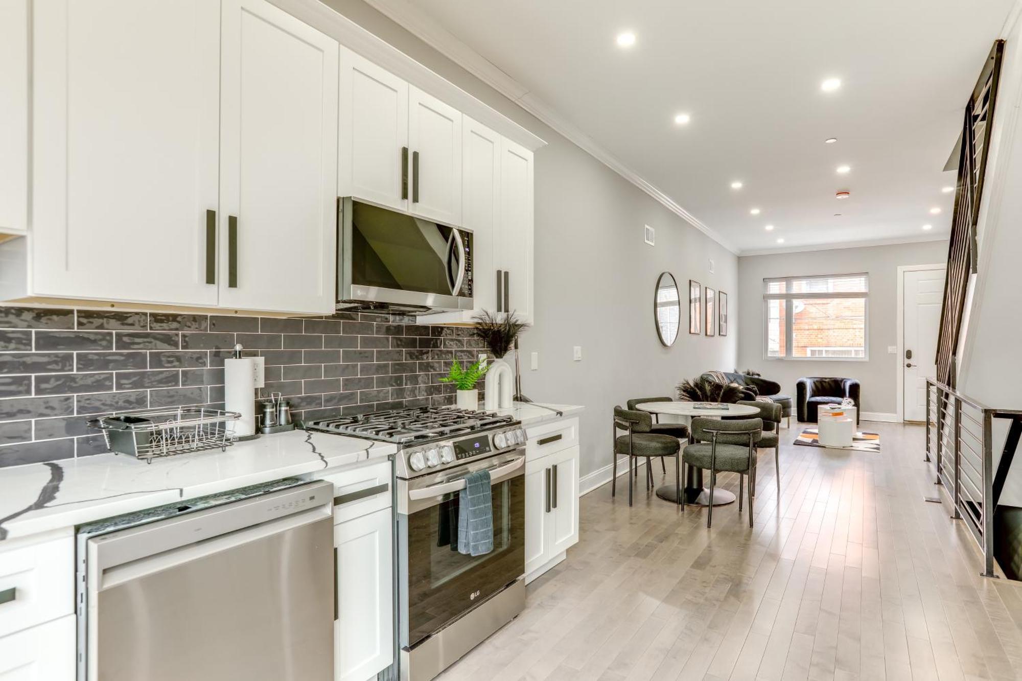 3 Mi To Center Modern Gem With Rooftop Patio Holiday home *